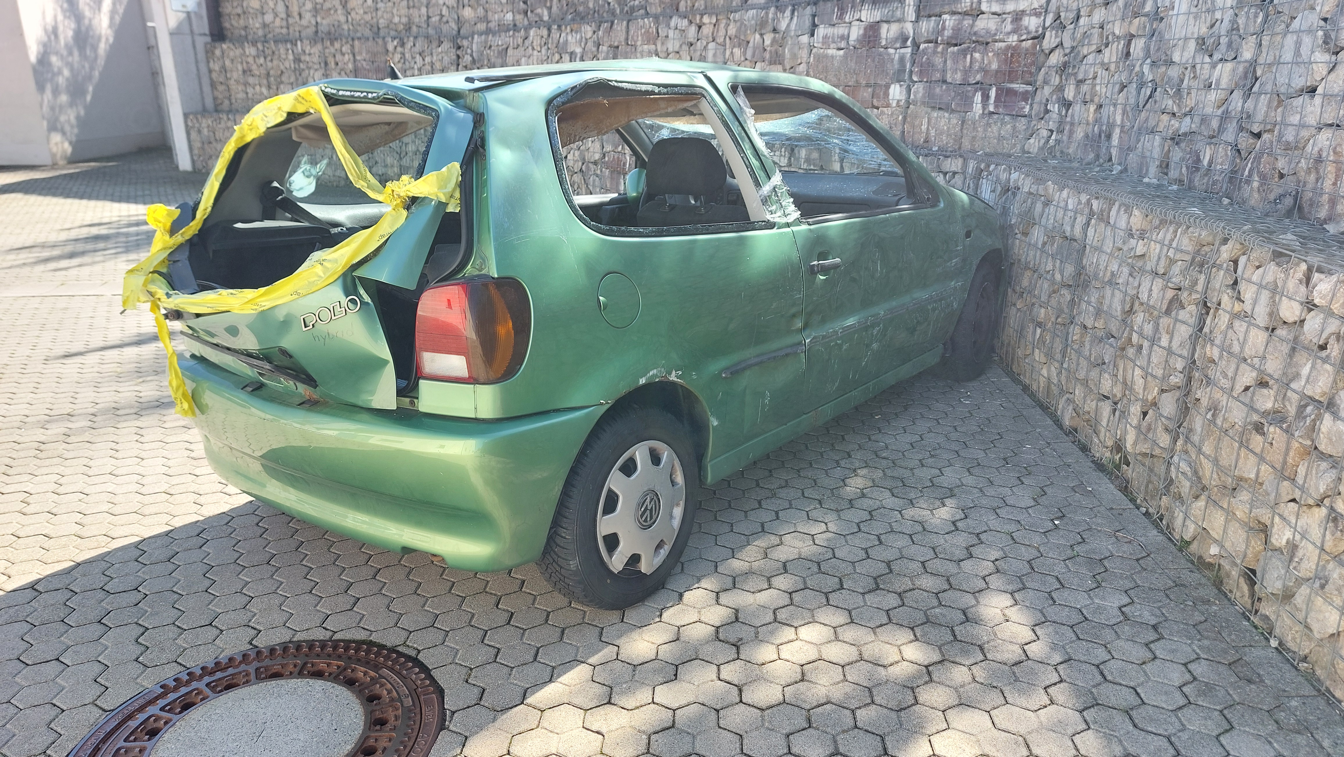 Erkundung eines verunfallten Fahrzeuges Erkundung eines verunfallten Fahrzeuges