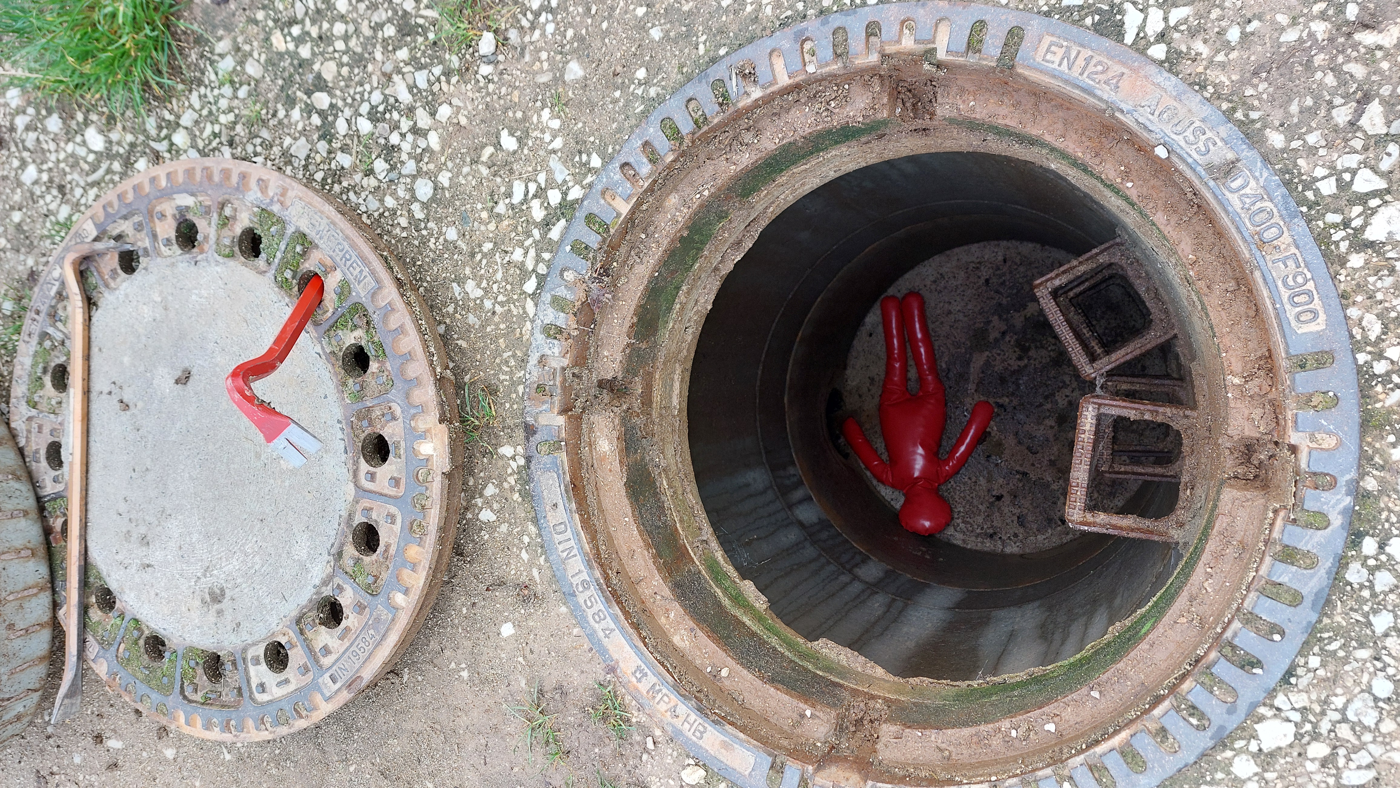 abgestürztes Kind im Schacht abgestürztes Kind im Schacht