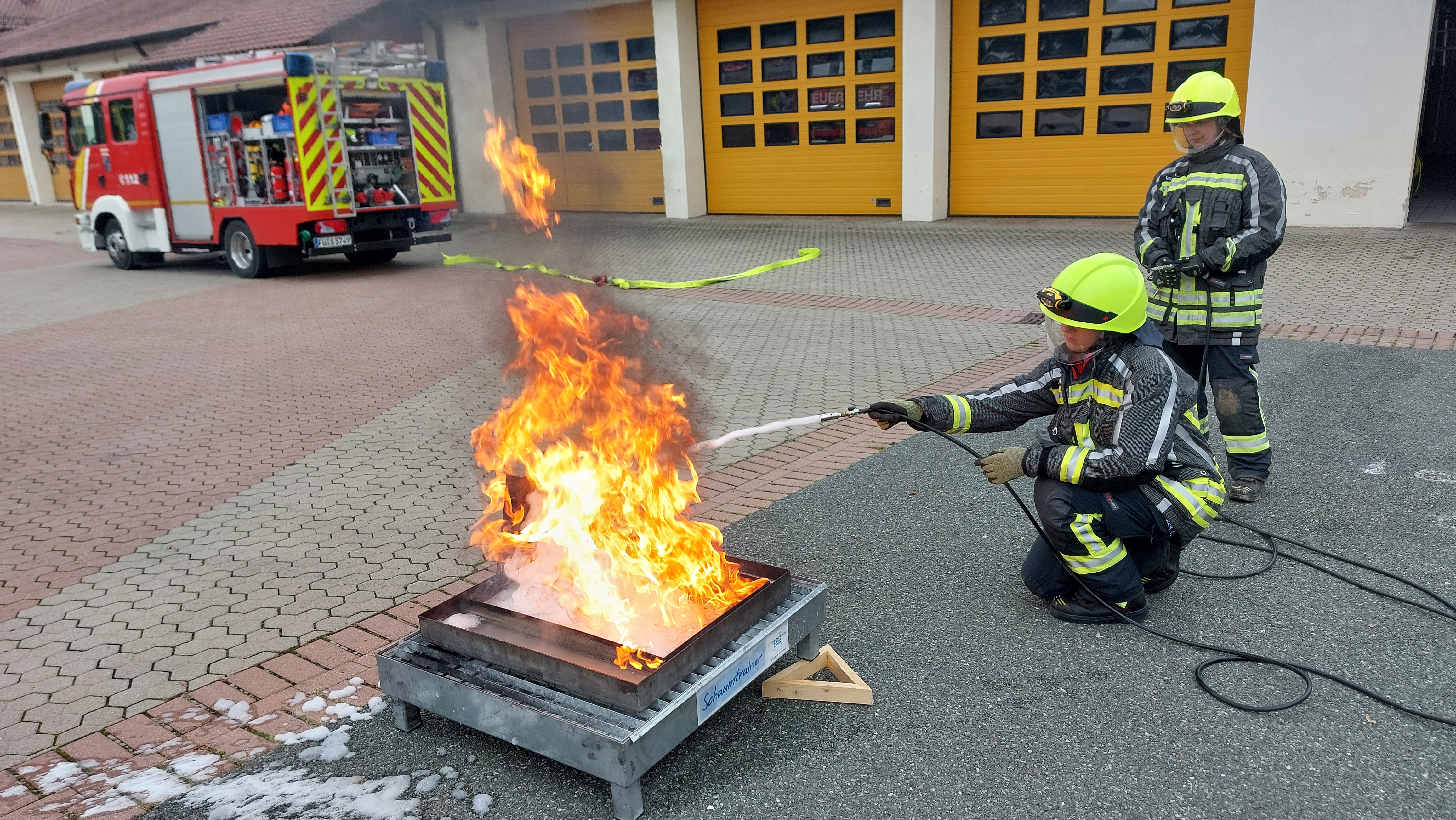 Üben des taktischen Vorgehens beim Schaumeinsatz Üben des taktischen Vorgehens beim Schaumeinsatz
