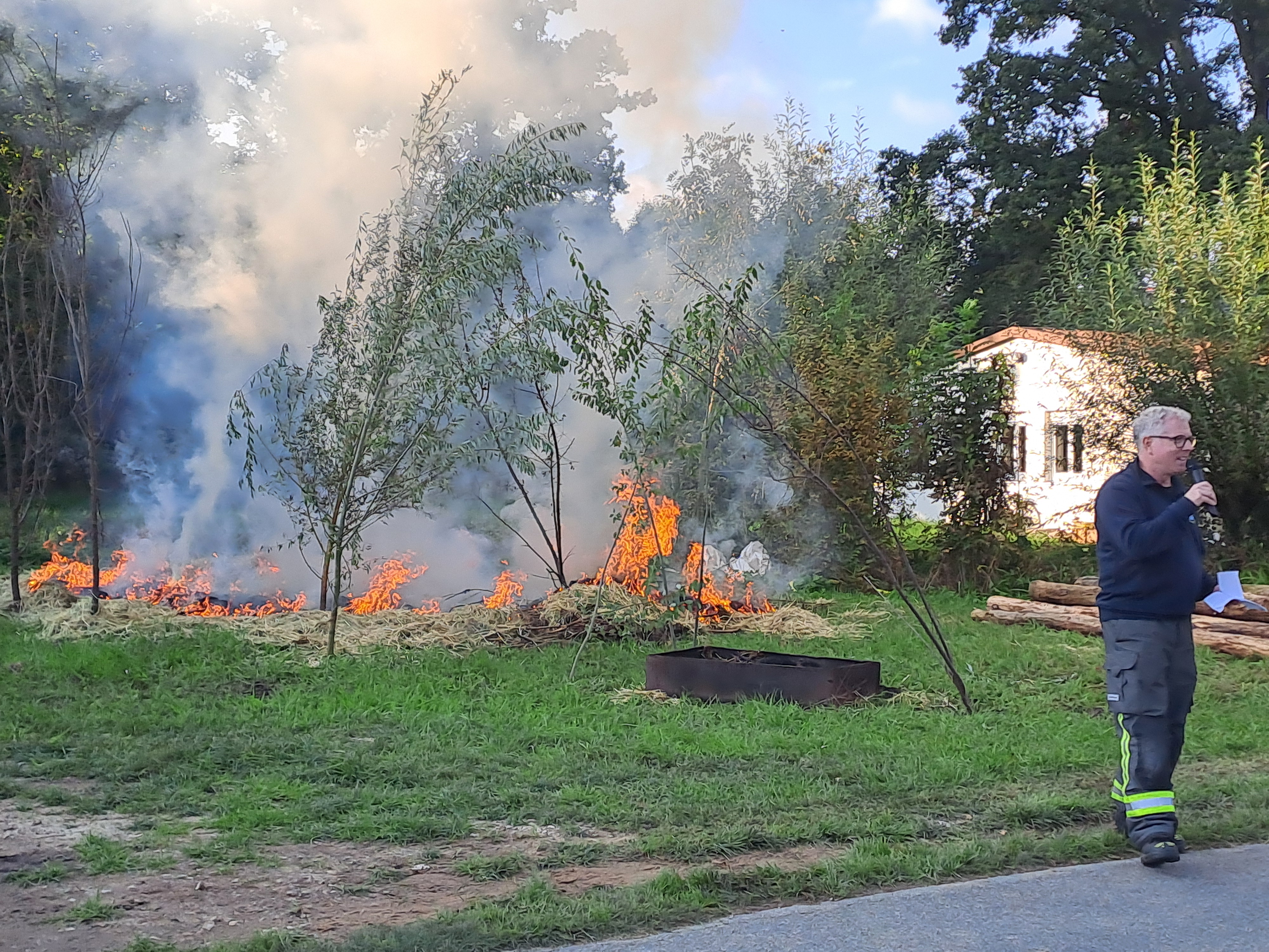 schon wieder viel Rauch - diesmal beim "Waldbrand" schon wieder viel Rauch - diesmal beim "Waldbrand"