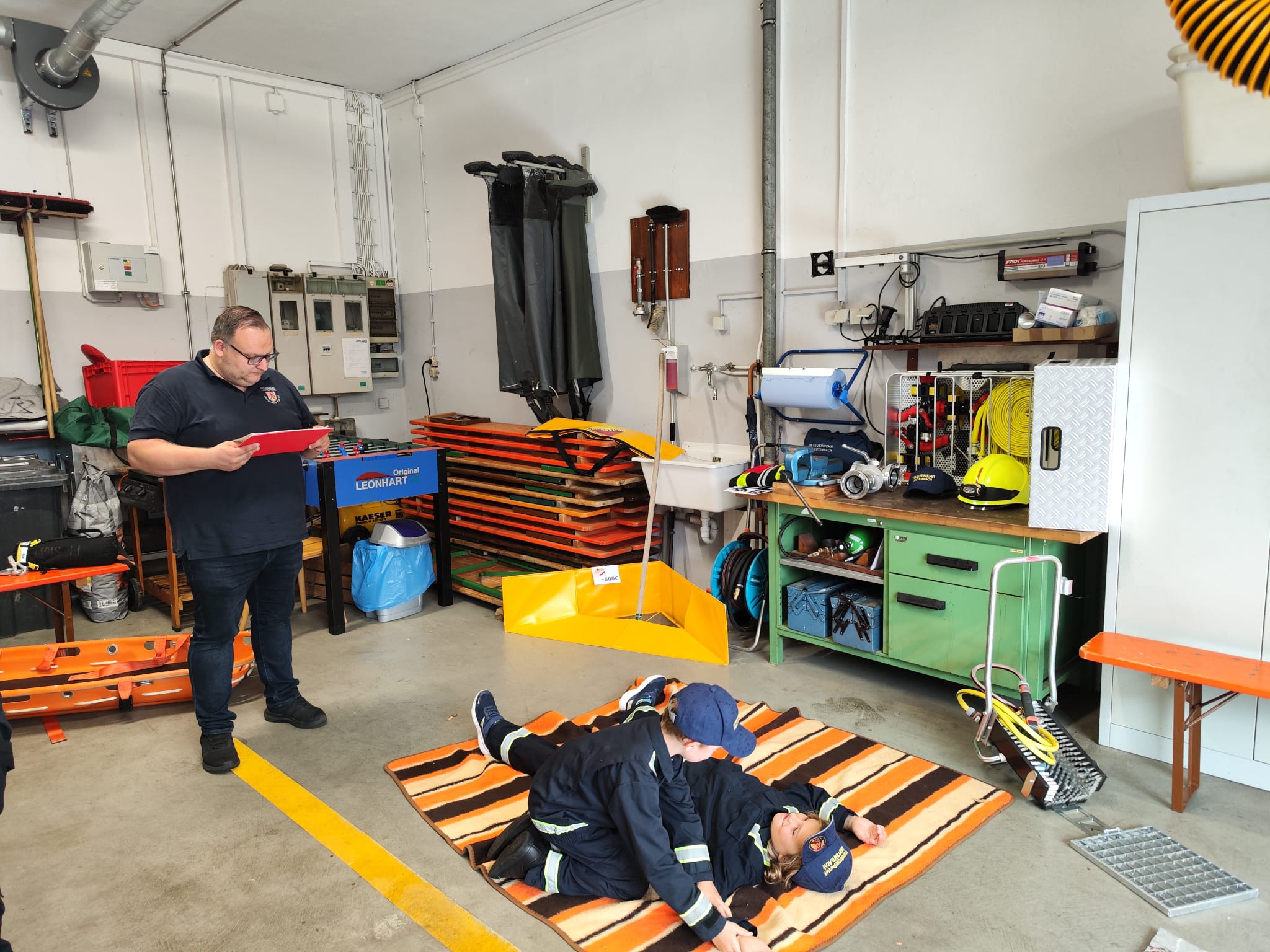 Stabile Seitenlage als Erste-Hilfe-Aufgabe Stabile Seitenlage als Erste-Hilfe-Aufgabe