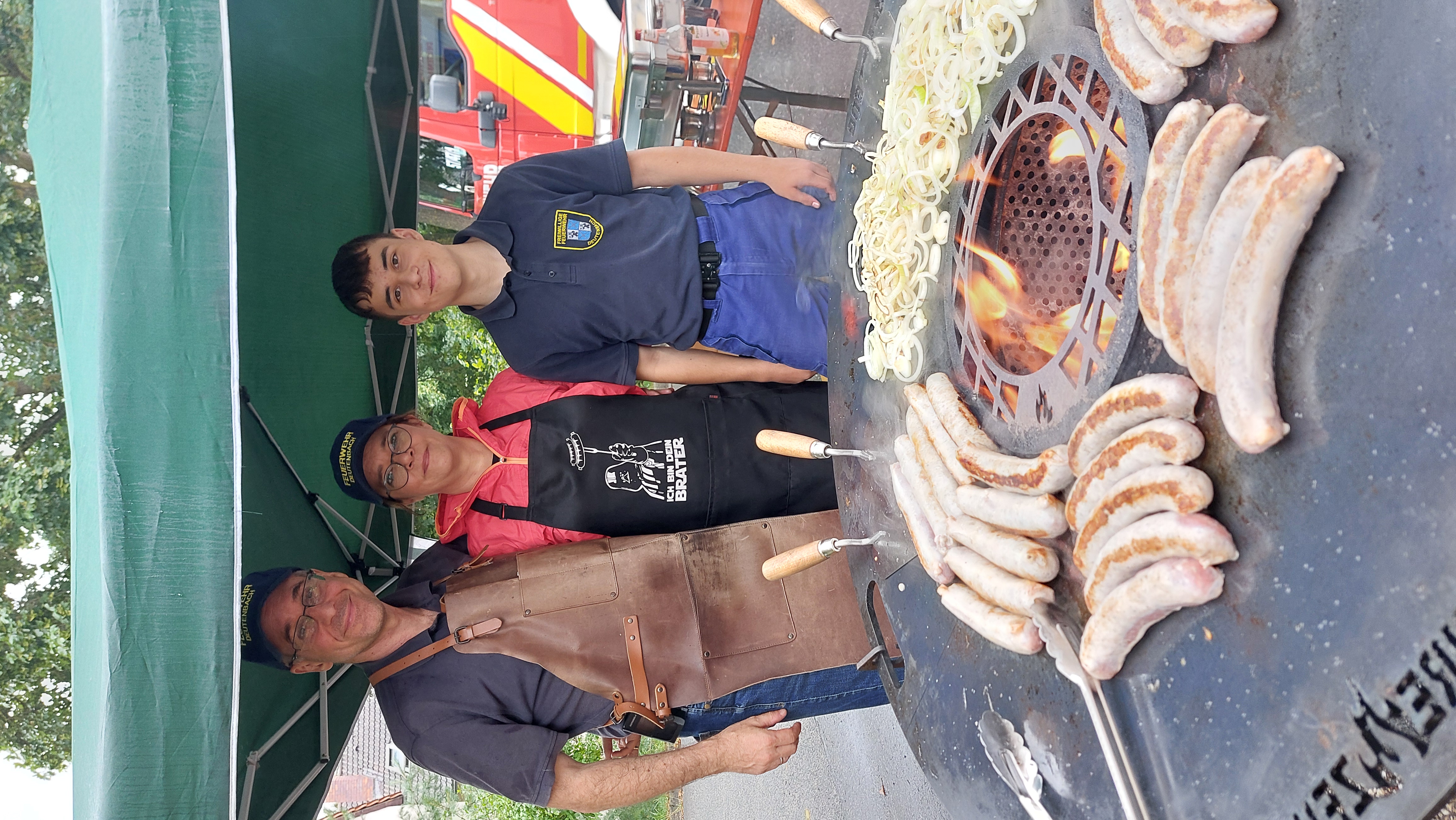 das Team an der Feuerplatte das Team an der Feuerplatte