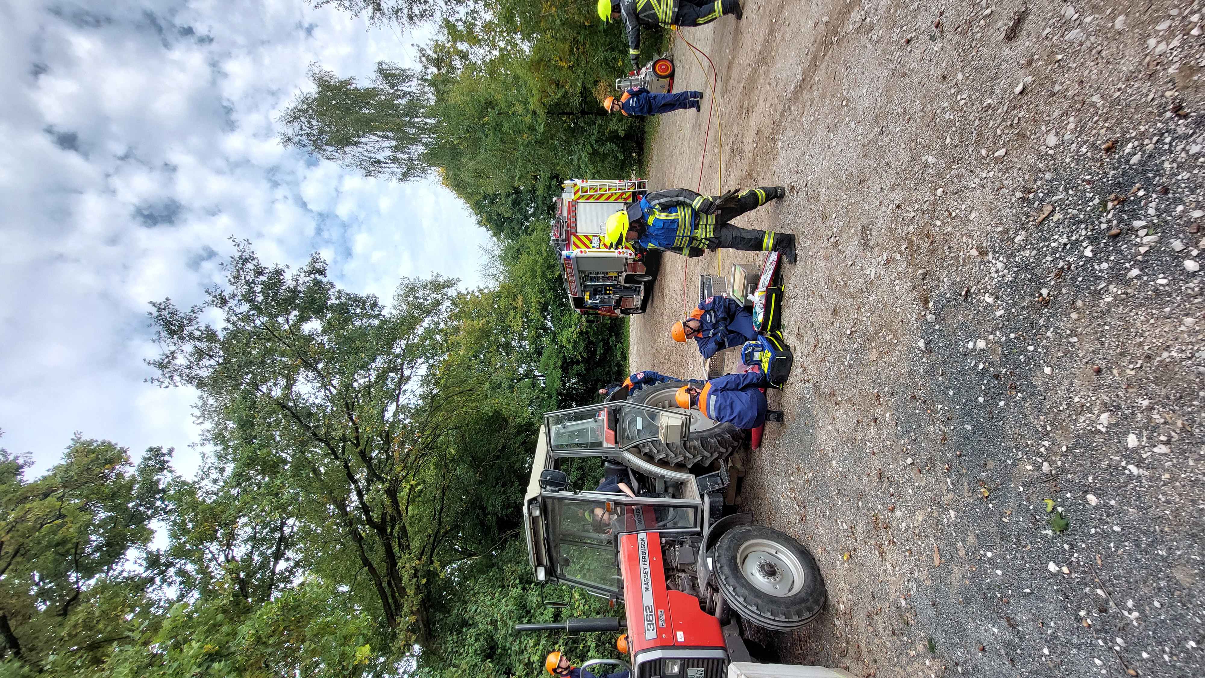 Technische Rettung - Person und Traktor Technische Rettung - Person und Traktor